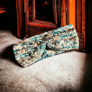 
            
                Load image into Gallery viewer, Secret Racoon Headband Knit Pattern
            
        